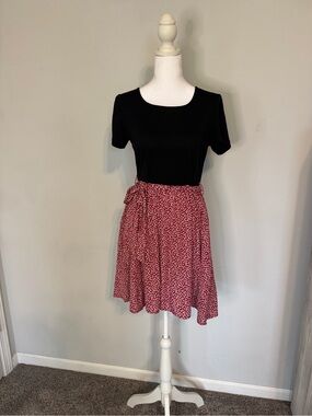 ManyDress - Black Top with Red Floral